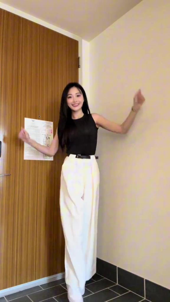 孟超晒自拍：常规赛正式收官啦，咱们季后赛见啦！